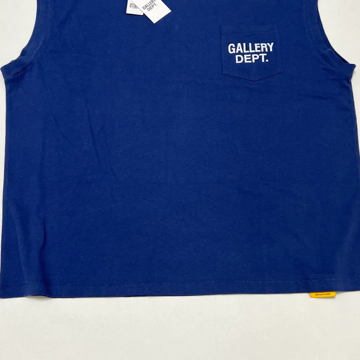 GALLERY DEPT. AUGI SLEEVELESS TEE/VINTAGE BLACK/NAVY/WHT English pocket sleeveless vest TEE Washed black/navy blue/white S-XL Same as the original version Super comfortable summer brushed lightweight material No sense of comfort on the upper body Loose and crisp fit Comfortable and breathable